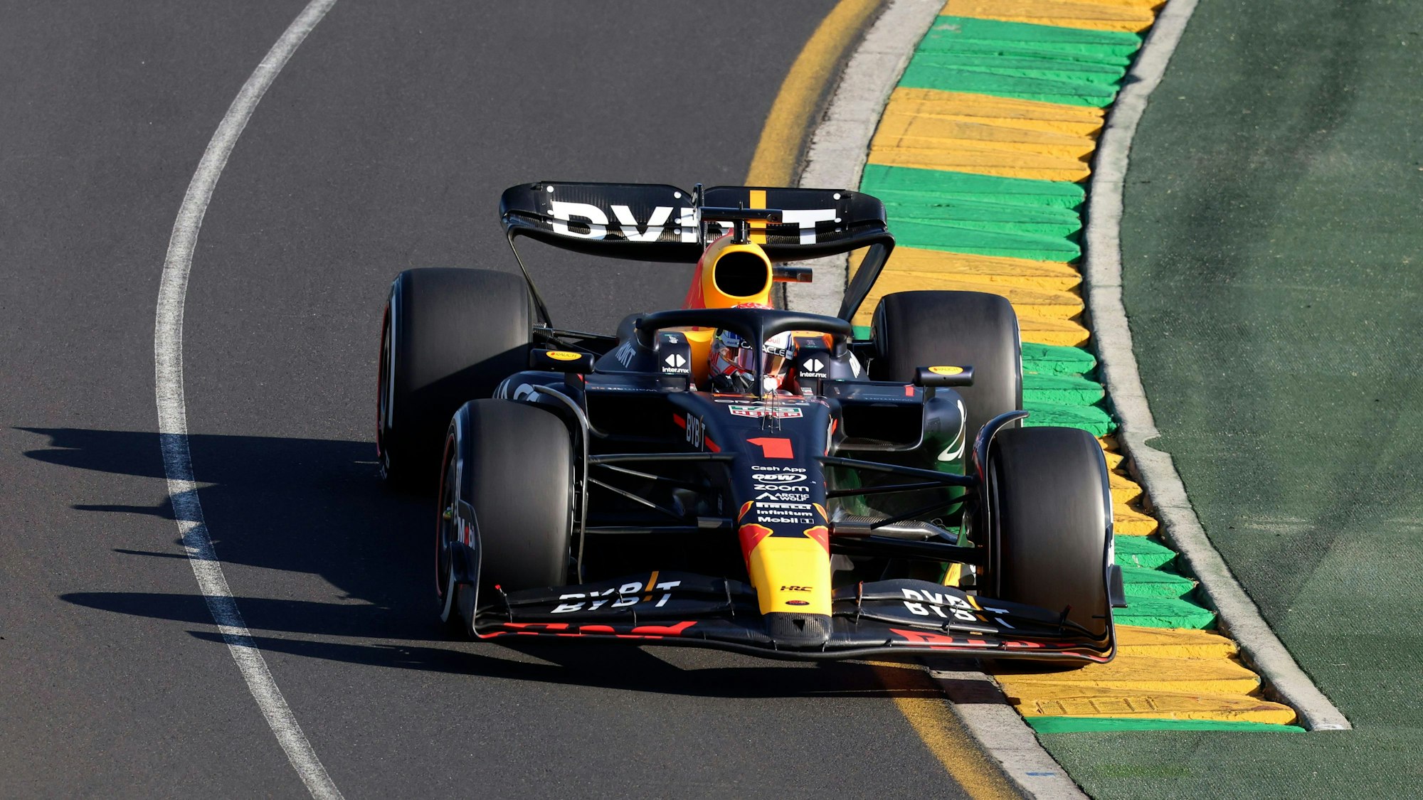Max Verstappen fährt beim Rennen der Formel 1 dem Feld davon.