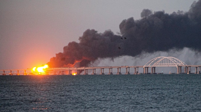 Auf dem Bild sieht man die Krim-Brücke. Eine Explosion fand am 08. Oktober 2022 auf der Brücke statt.&nbsp;