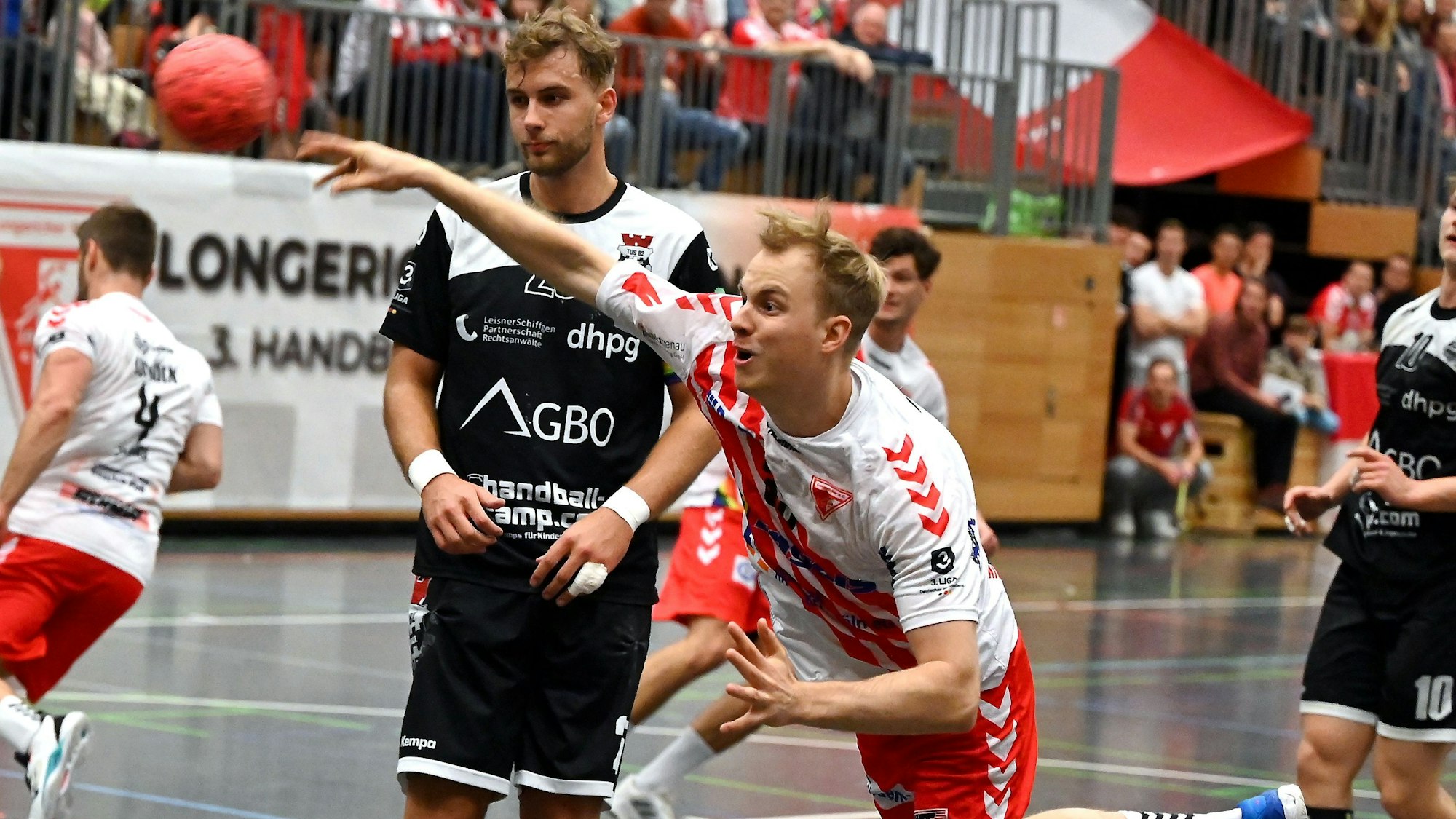 05.11.2022, Handball-Longericher SC Köln-Tus Opladen

vorne: Matthias Peters (Longerich)

Foto: uli Herhaus