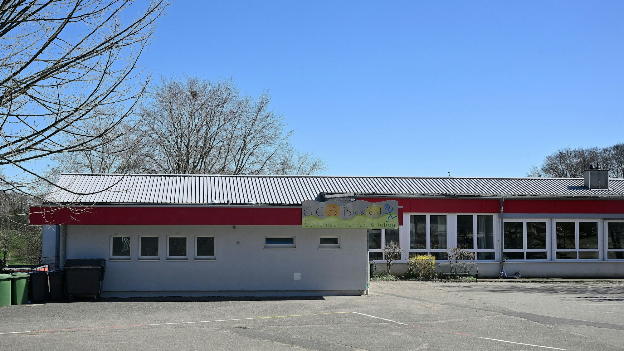 Auf das Dach der Biesfelder Grundschulen soll Module für Photovoltaik.