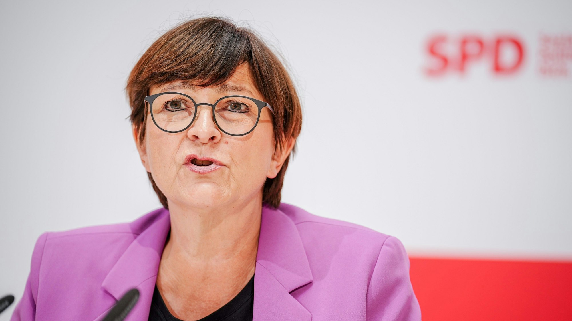 Saskia Esken, SPD-Bundesvorsitzende während einer Pressekonferenz.