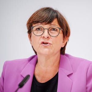 Saskia Esken, SPD-Bundesvorsitzende, gibt nach den Gremiensitzungen ihrer Partei eine Pressekonferenz.&nbsp;