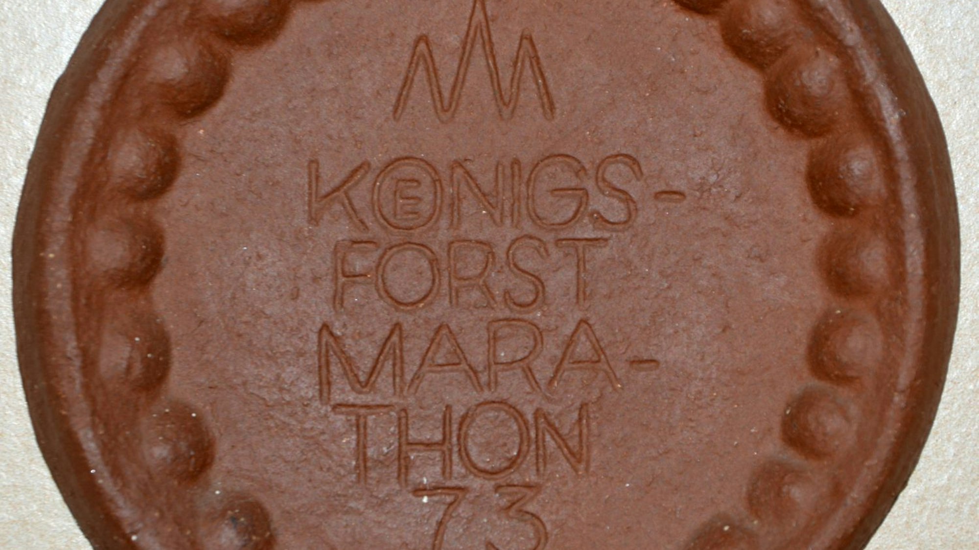 Die Keramikmedaille des Königsforst-Marathon 1973