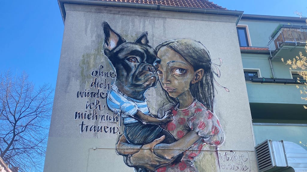 Ein Graffiti an einer Hauswand in Köln-Ehrenfeld.&nbsp;