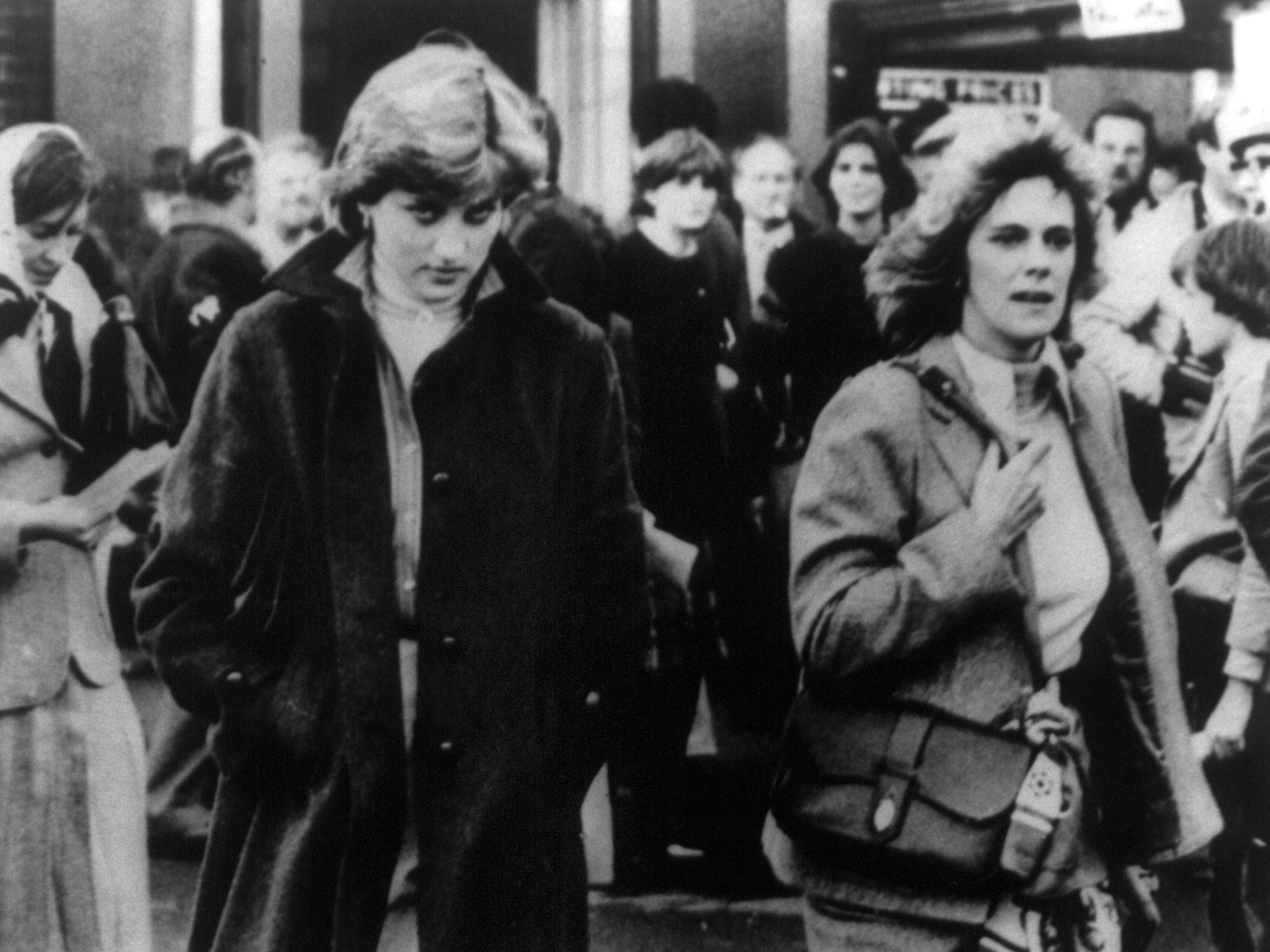 Prinzessin Diana (links) und Camilla Shand auf einem undatierten Foto aus dem Jahr 1980 in London.