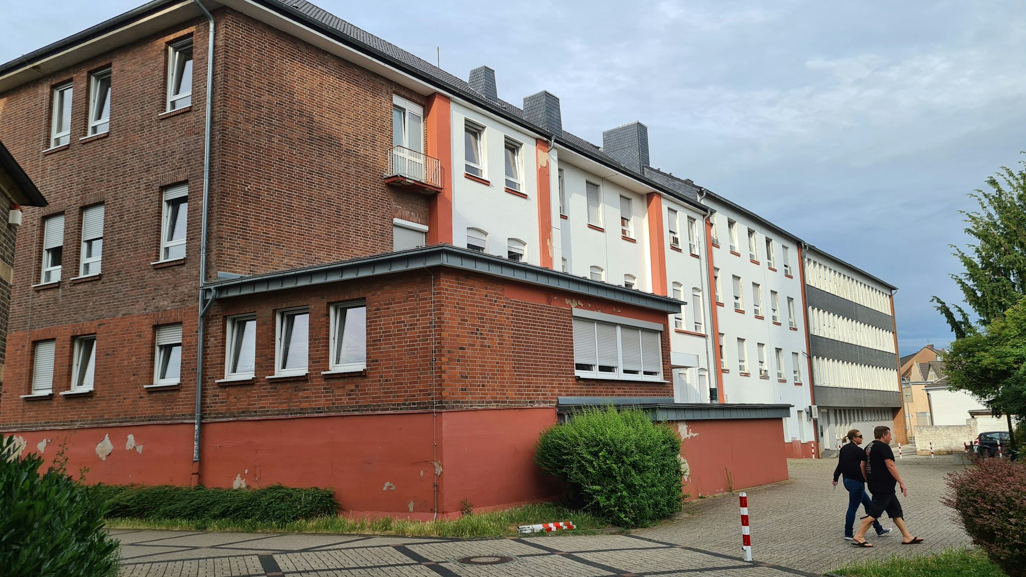 Das Bild zeigt das Gebäude des St.-Hubertus-Stifts.