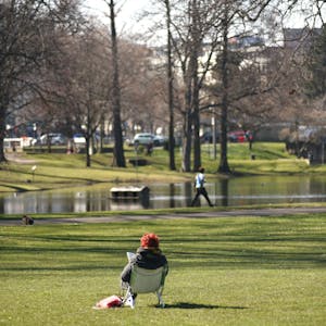 10.03.2022, Köln: Ein warmer, sonniger Märzanfang mit bis zu 16 Grad Celsius.




Foto: Csaba Peter Rakoczy