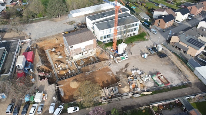 Die Josef-Schaeben-Schule in Weilerswist wird umgebaut und erweitert. Das Bild zeigt die Schule aus der Luft.