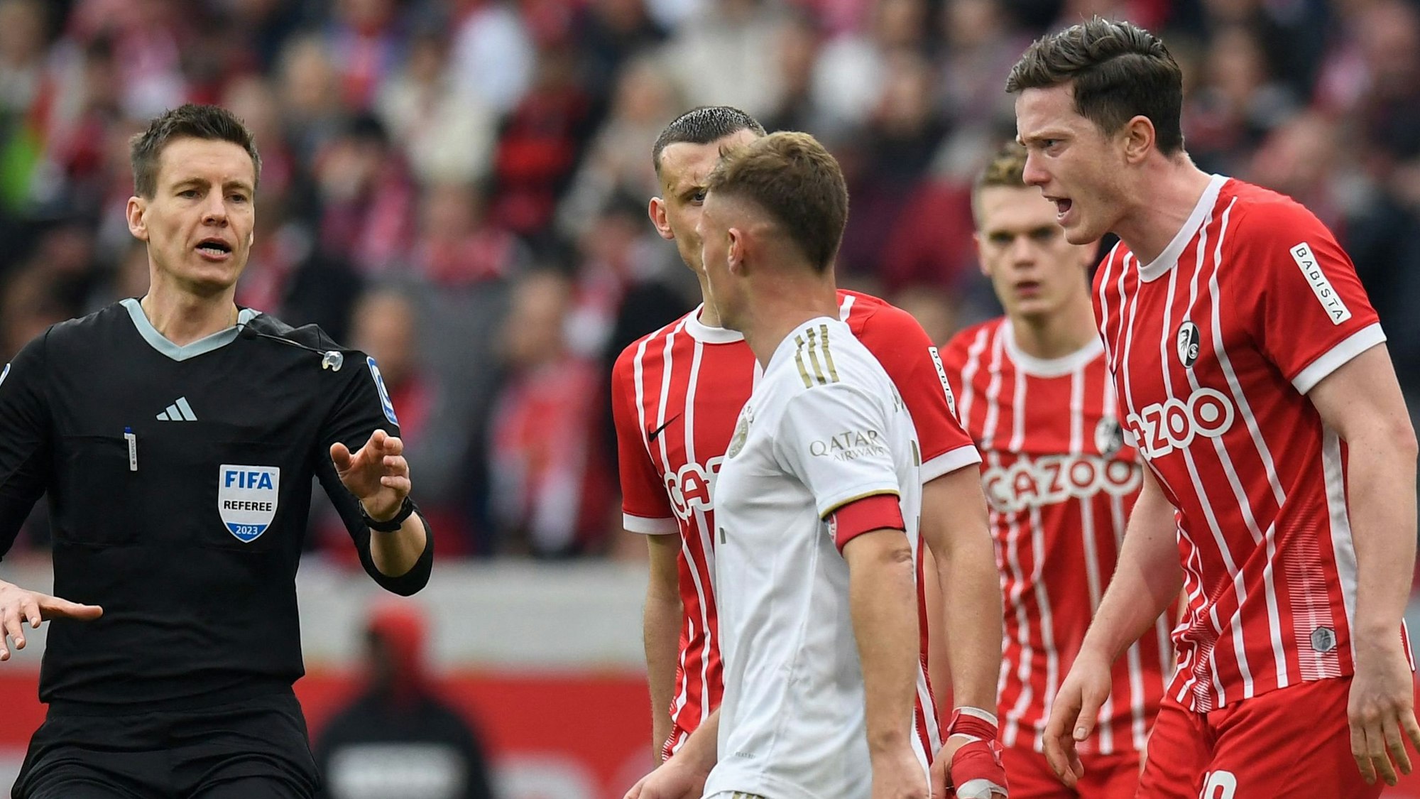 Mehrere Freiburg-Spieler stellen Joshua Kimmich nach der Niederlage gegen den FC Bayern München in der Bundesliga wütend zur Rede.