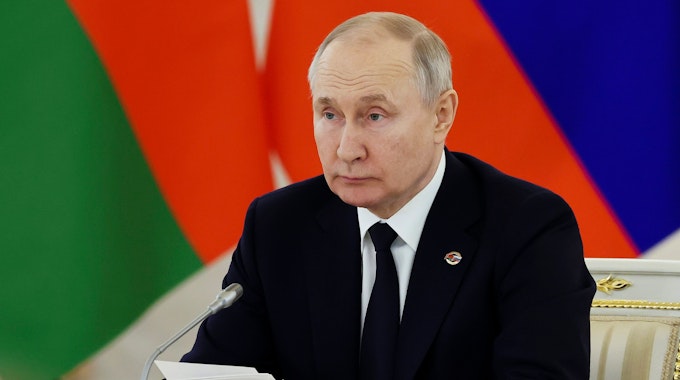 Der russische Präsident Wladimir Putin spricht während des Treffens des Obersten Staatsrates des Unionsstaates Russland-Weißrussland mit dem weißrussischen Präsidenten Alexander Lukaschenko in Moskau, Russland im April 2023.