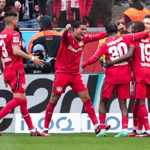 Bayer 04 Leverkusen: Jubel nach dem zweiten Werkself-Treffer durch Moussa Diaby.