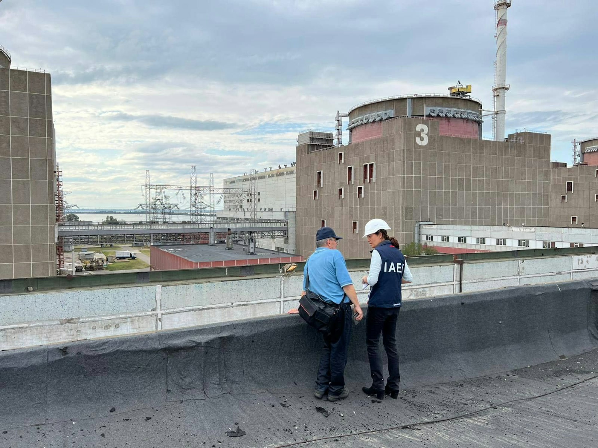 IAEA-Experten bei der Ankunft am Atomkraftwerk Saporischschja im September 2022.