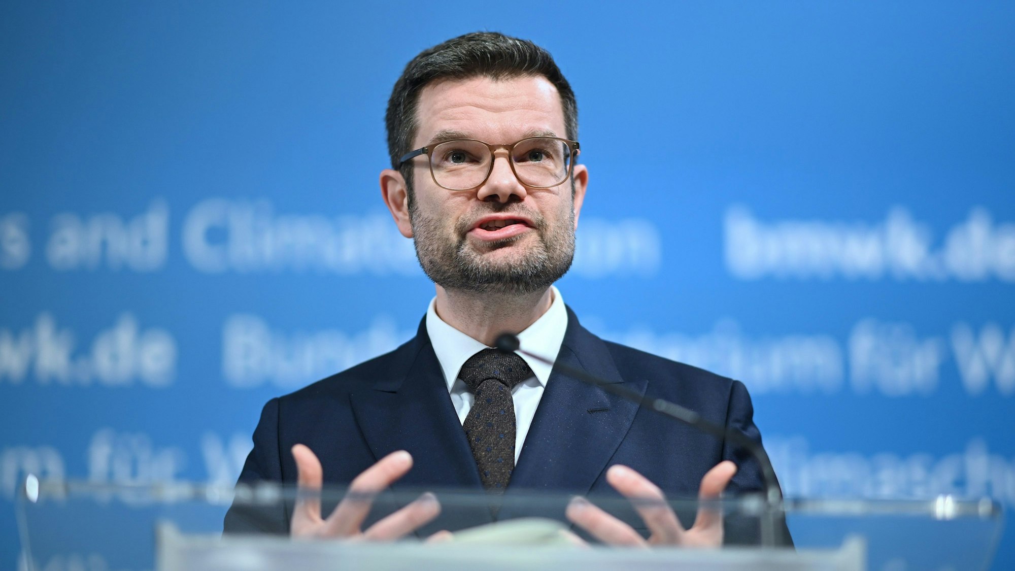 Marco Buschmann (FDP), Bundesminister der Justiz, spricht bei einem Pressestatement  zum Kabinettbeschluss zur Novelle des Kartell- und Wettbewerbsrechts.