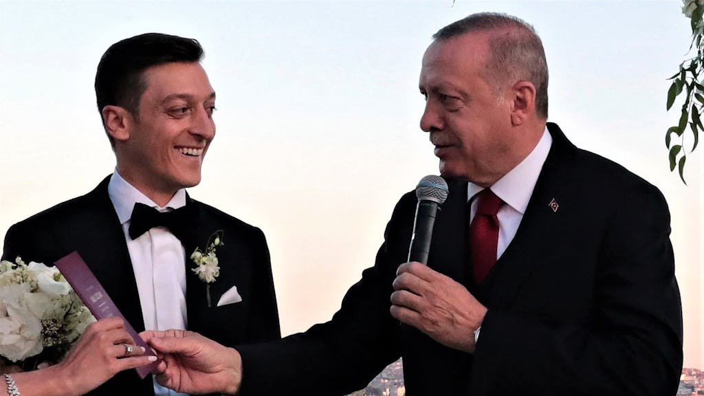 Recep Tayyip Erdogan, Präsident der Türkei, spricht auf der Hochzeit von Fußballer Mesut Özil.