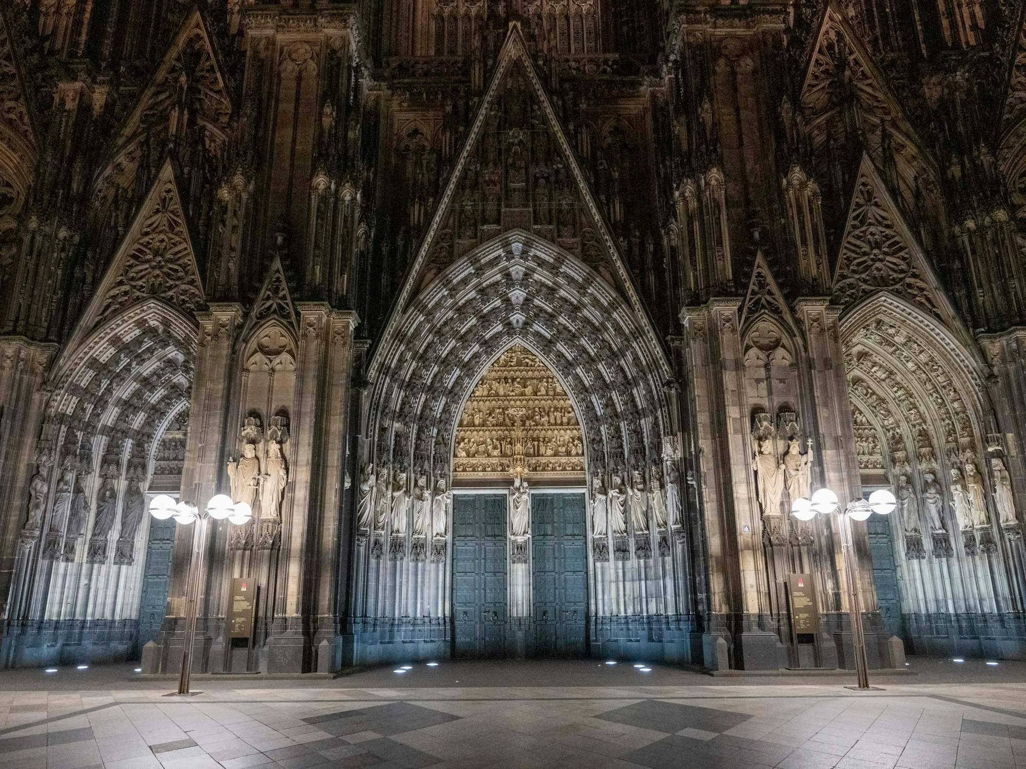 Ein neues, zusammen mit einem Expertenbüro erarbeitetes Lichtkonzept, soll nun zudem dafür sorgen, dass die Kathedrale in ihrer Dreidimensionalität besser zur Geltung kommt.