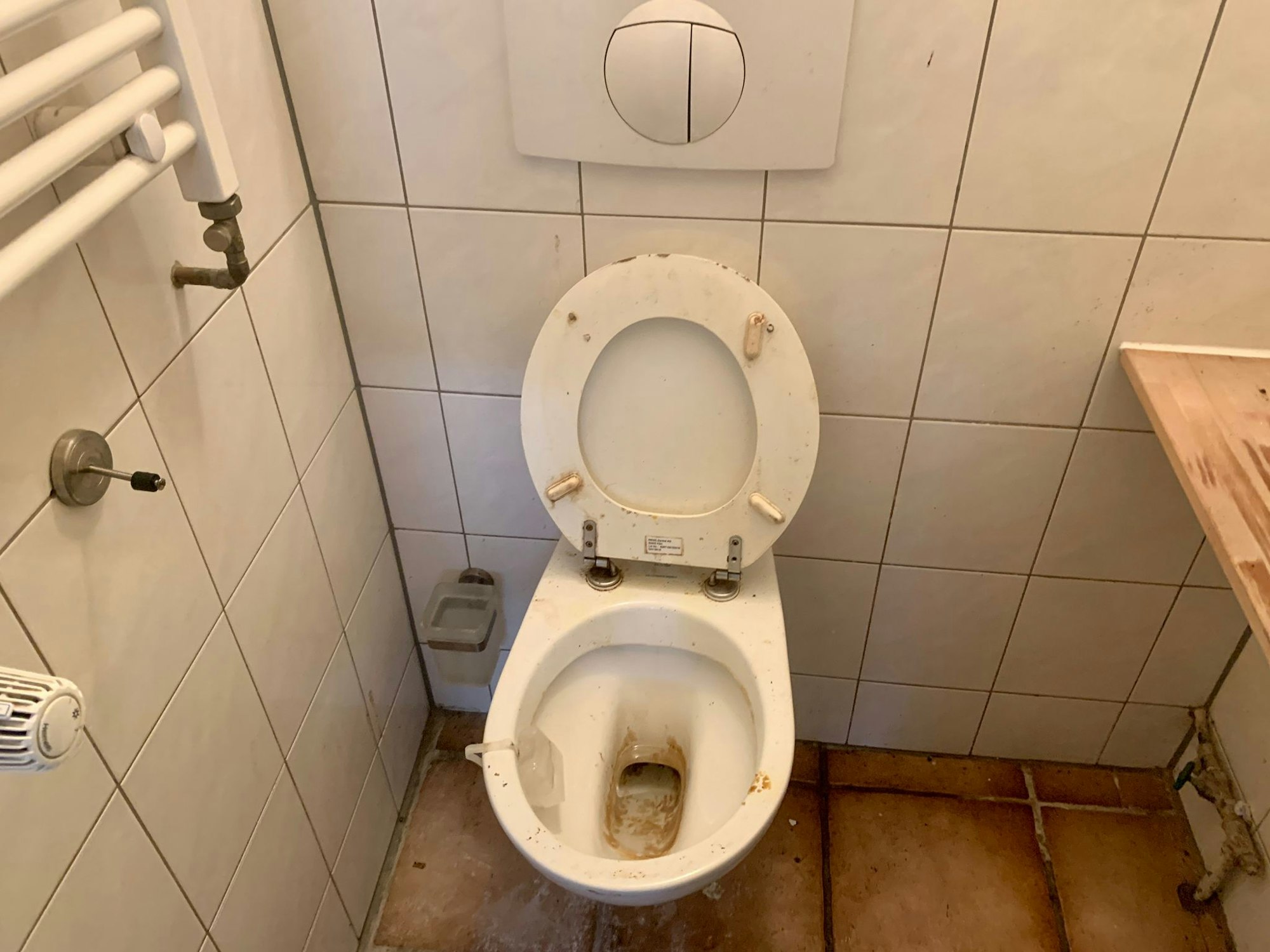 Verdreckte Toilette in der Horror-WG in Köln.