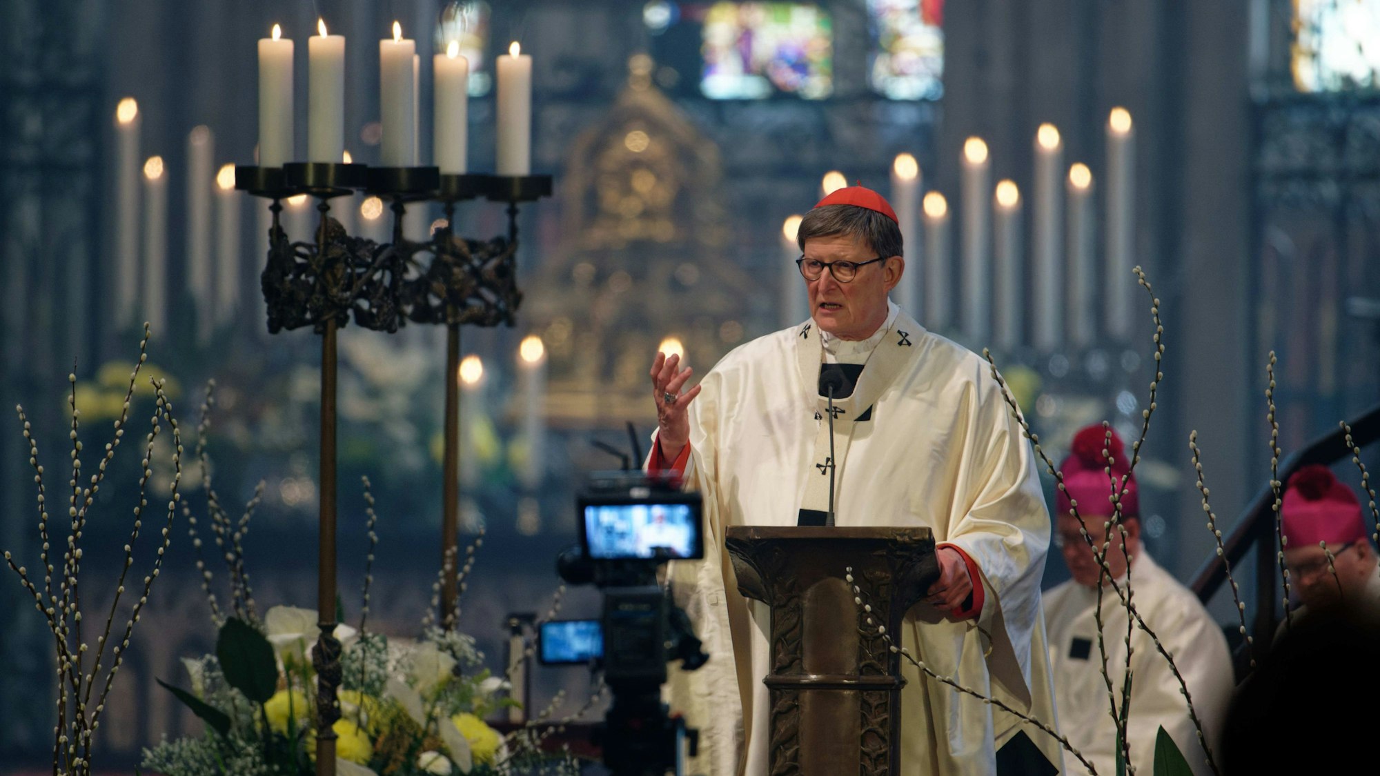Der Kardinal Rainer Maria Woelki predigt beim Pontifikalamt zum Ostersonntag.