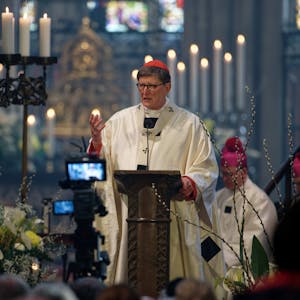 Der Kardinal Rainer Maria Woelki predigt beim Pontifikalamt zum Ostersonntag.