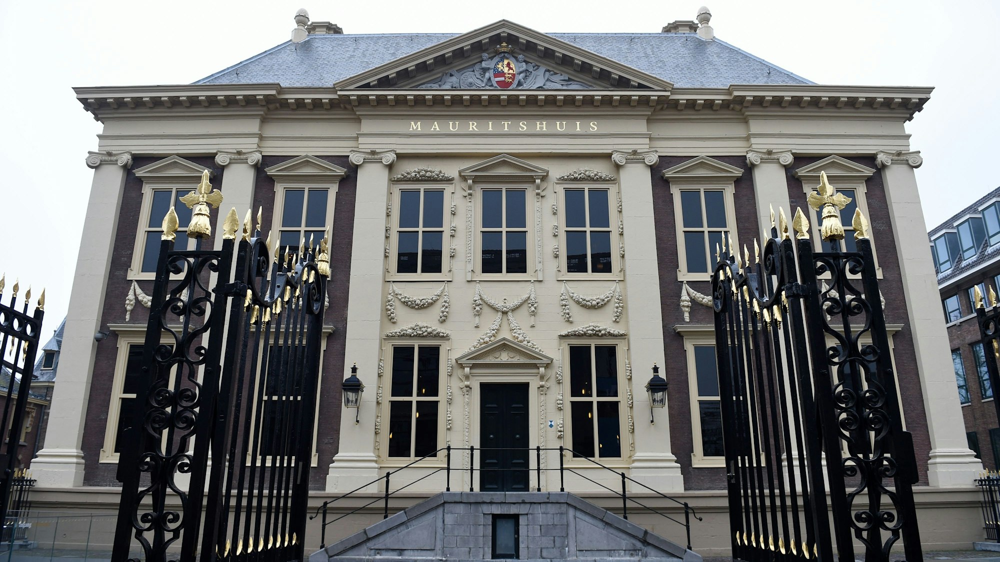 Eine Außenansicht des Museums Mauritshuis.