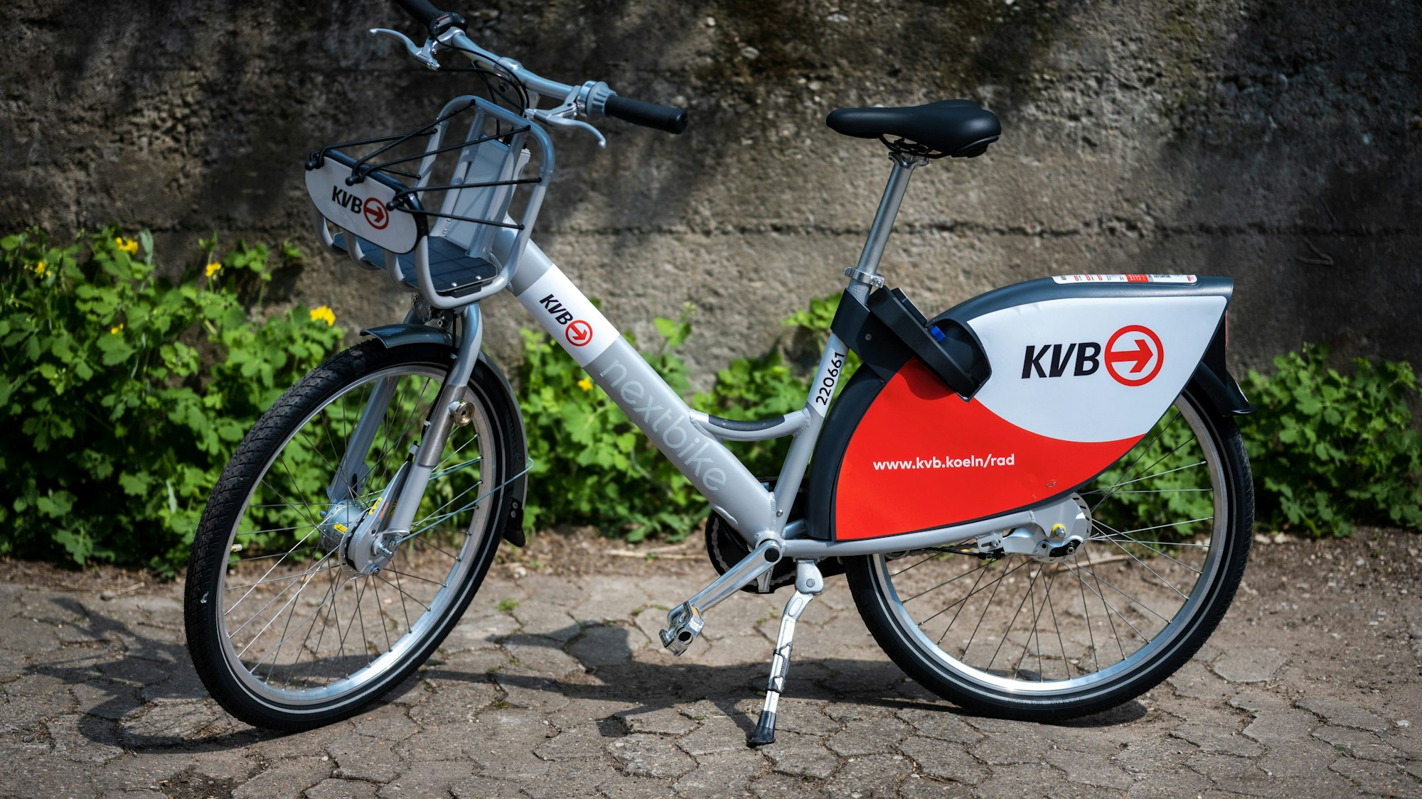 Ein Fahrrad mit nextbike und KVB Logos.