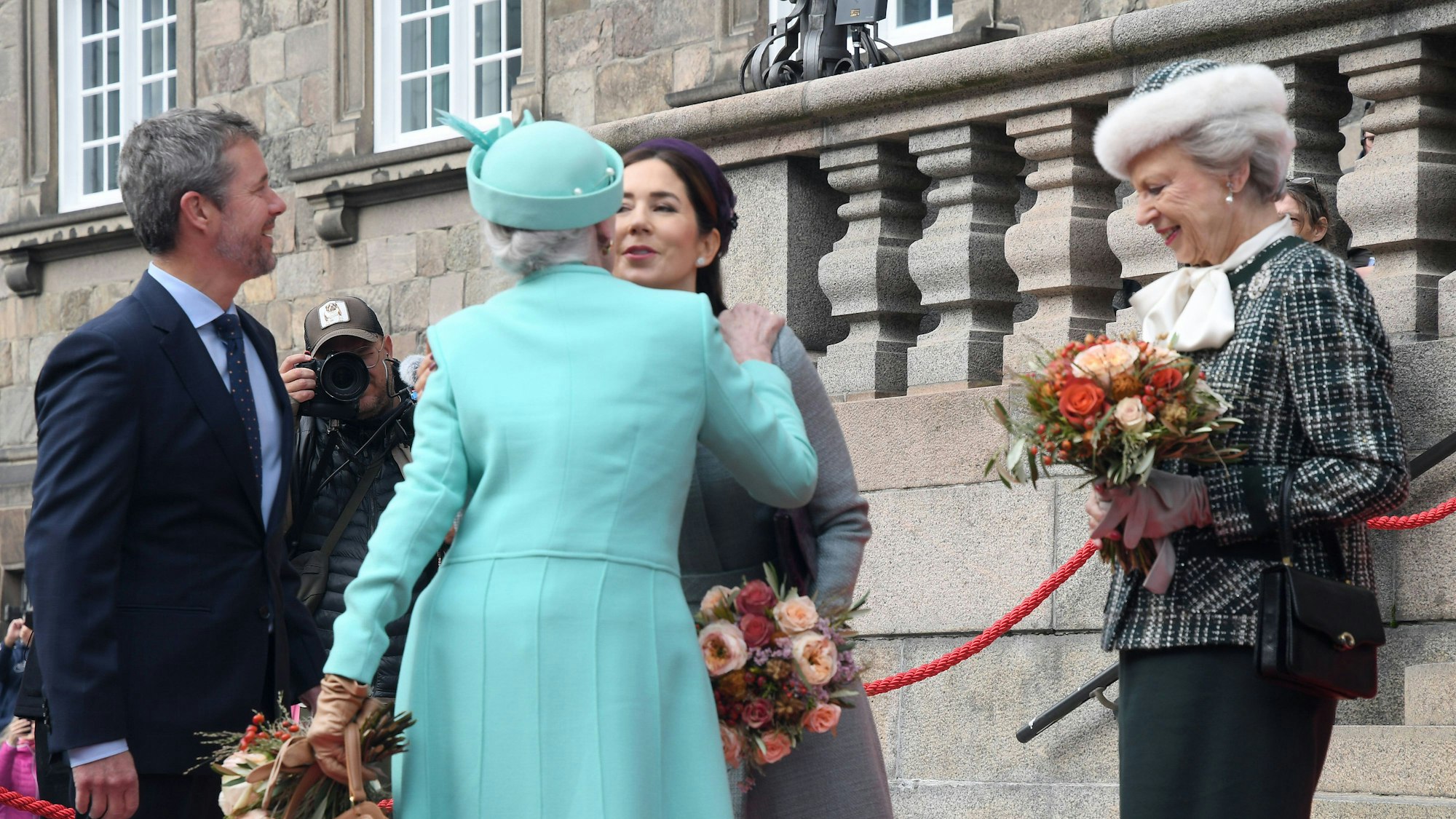 Königin Margrethe II., Kronprinz Frederik und Kronprinzessin Mary und Benedikte zu Dänemark bei der Eröffnung des dänischen Parlamentes.