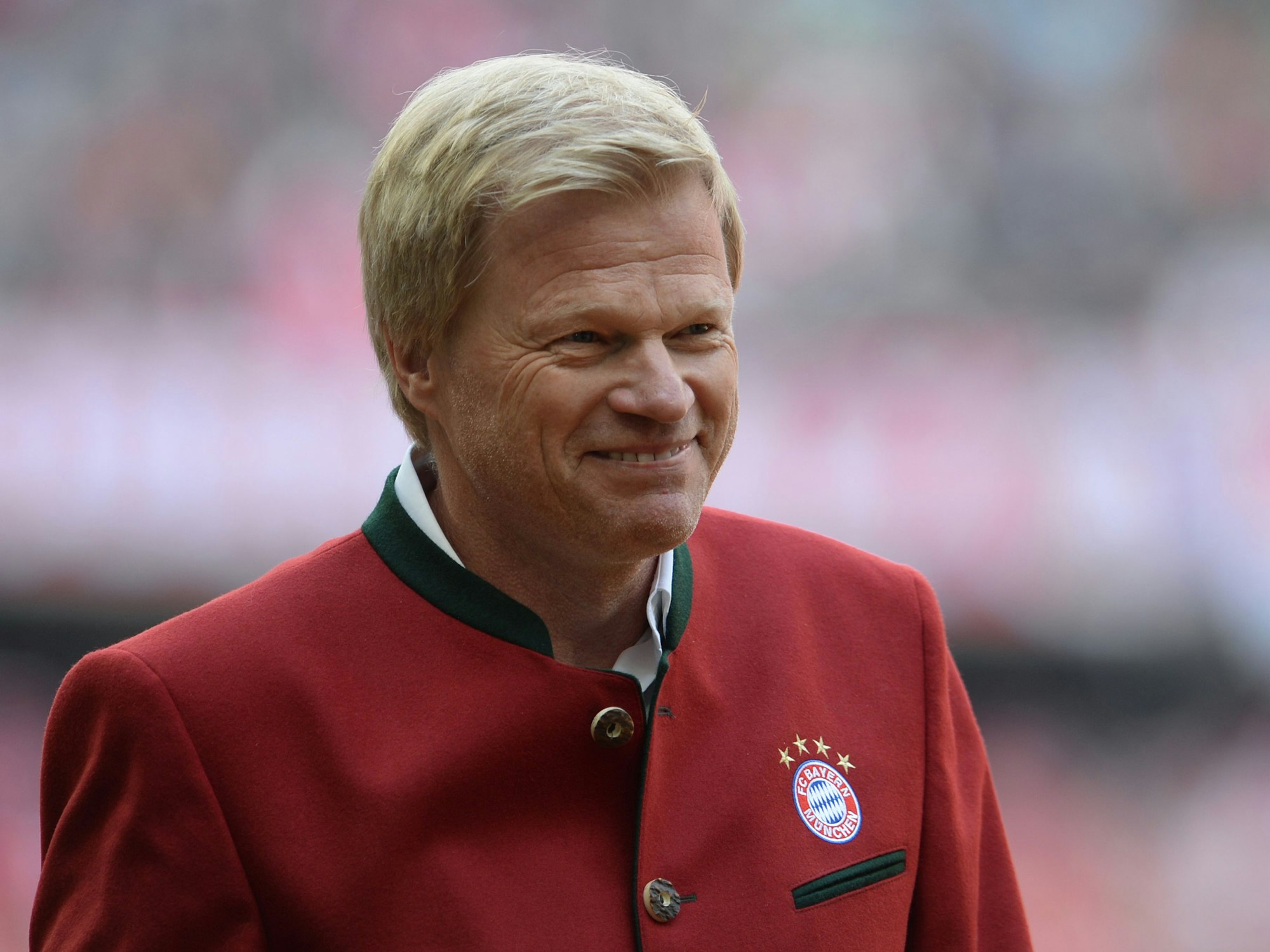 Der ehemalige Bayern-Profi Oliver Kahn kommt zur Ehrung der Meistermannschaften ins Stadion.