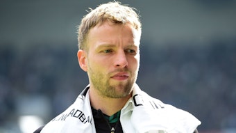 Marvin Friedrich, Spieler von Borussia Mönchengladbach, ist unzufrieden mit seinen Einsatzzeiten am Niederrhein. Das Foto zeigt ihn am 9. April 2023 nach dem Spiel gegen den VfL Wolfsburg trüb schauend.