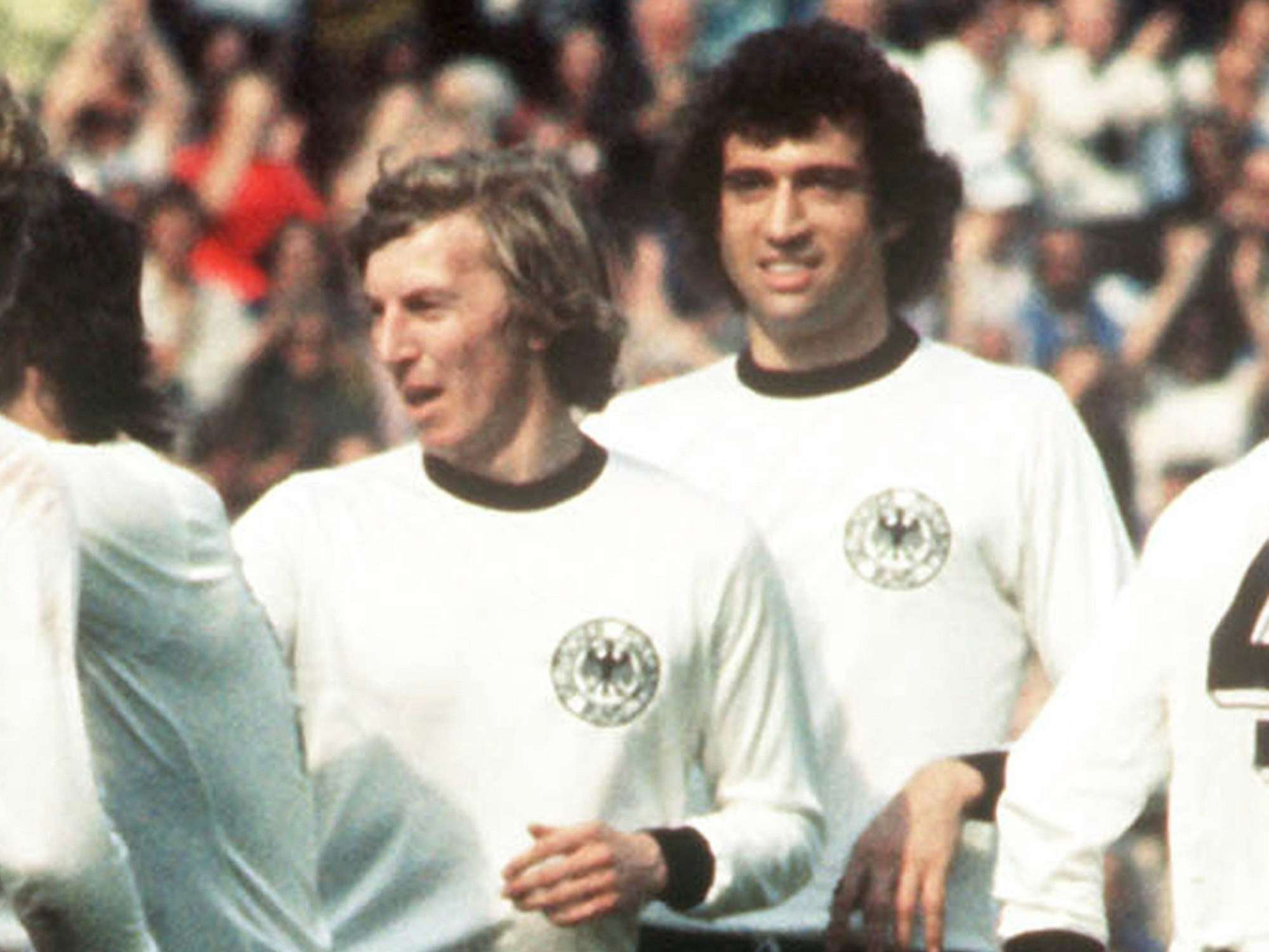 Bernd Cullmann steht neben dem mittlerweile verstorbenen Jürgen Grabowski.