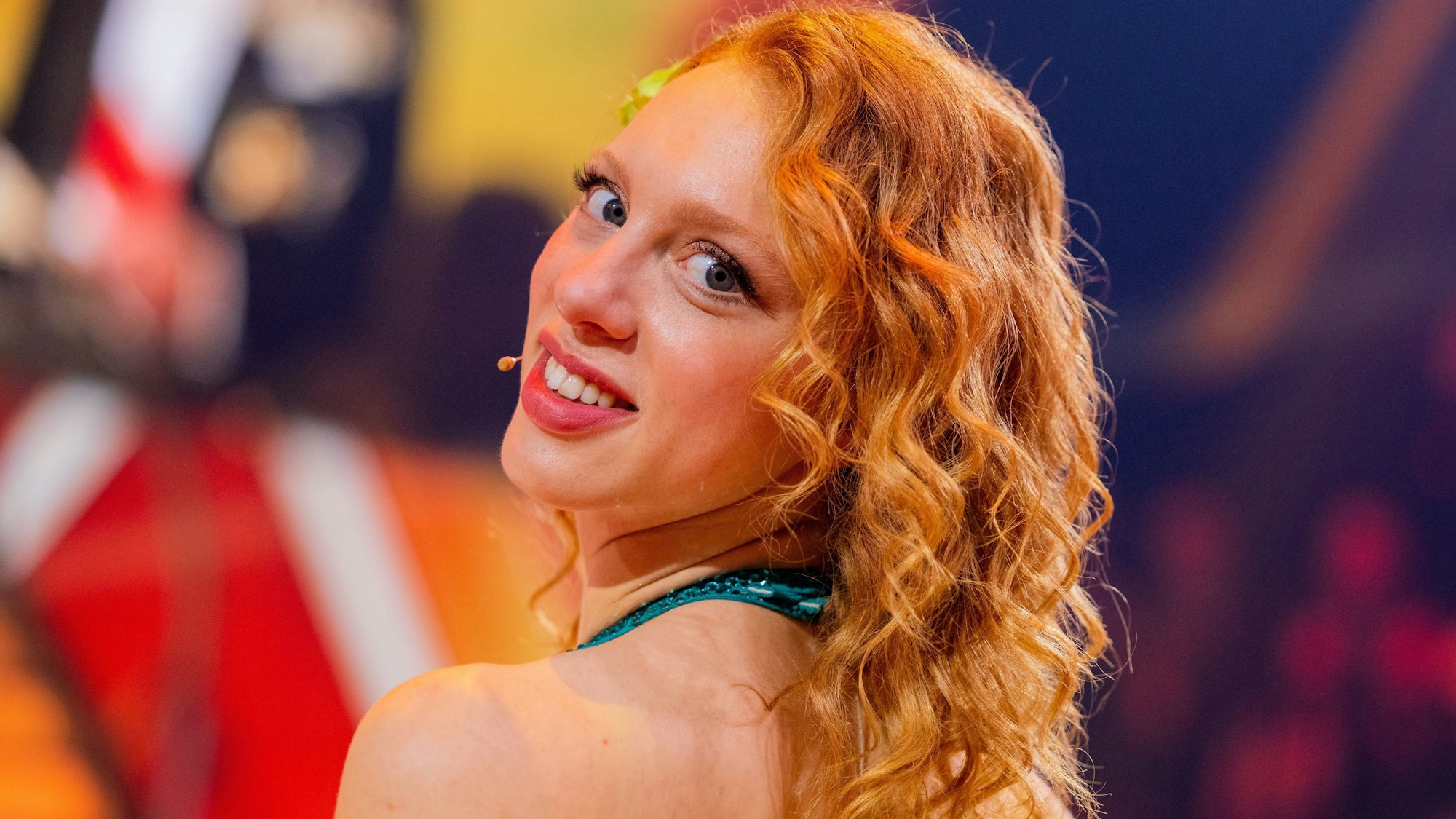 Anna Ermakova, Model, steht nach der RTL-Tanzshow „Let's Dance“ im Coloneum. Sie dreht sie mit dem Kopf und lächelt.