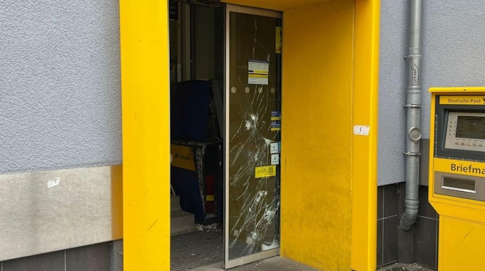 In Köln-Nippes ist ein Geldautomat gesprengt worden.