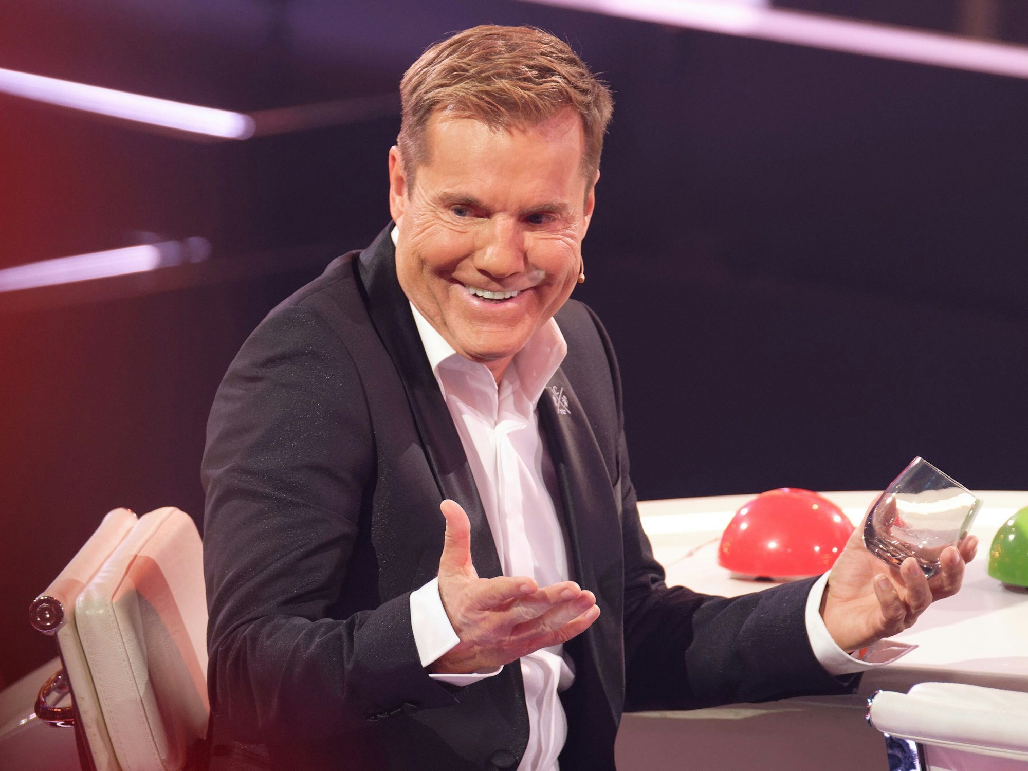 Der Juror Dieter Bohlen sitzt beim Finale der RTL Castingshow „Das Supertalent 2019“ im Studio.