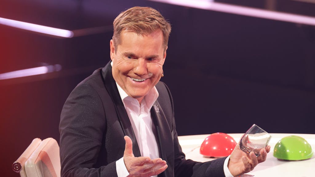 Der Juror Dieter Bohlen sitzt beim Finale der RTL Castingshow „Das Supertalent 2019“ im Studio.