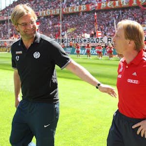 Trainerlegenden unter sich: Jürgen Klopp und Christoph Daum in Köln am 11. Mai 2008.