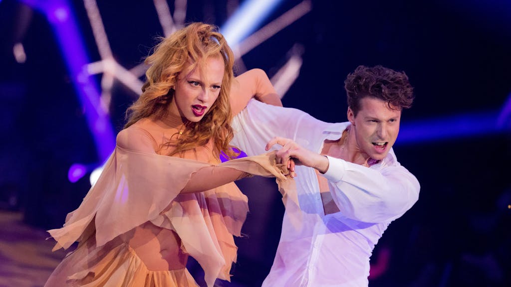 Anna Ermakova und Valentin Lusin tanzen am 14. April 2023 in der RTL-Tanzshow „Let's Dance“ im Coloneum.