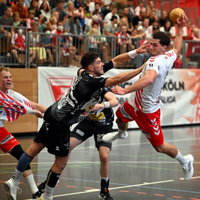 03.09.2022, Handball-Longericher SC-SGHS Dragons

rechts: Lukas Martin Schulz (Longerich)
links: Malte Nolting (Longerich)

Foto: Uli Herhaus