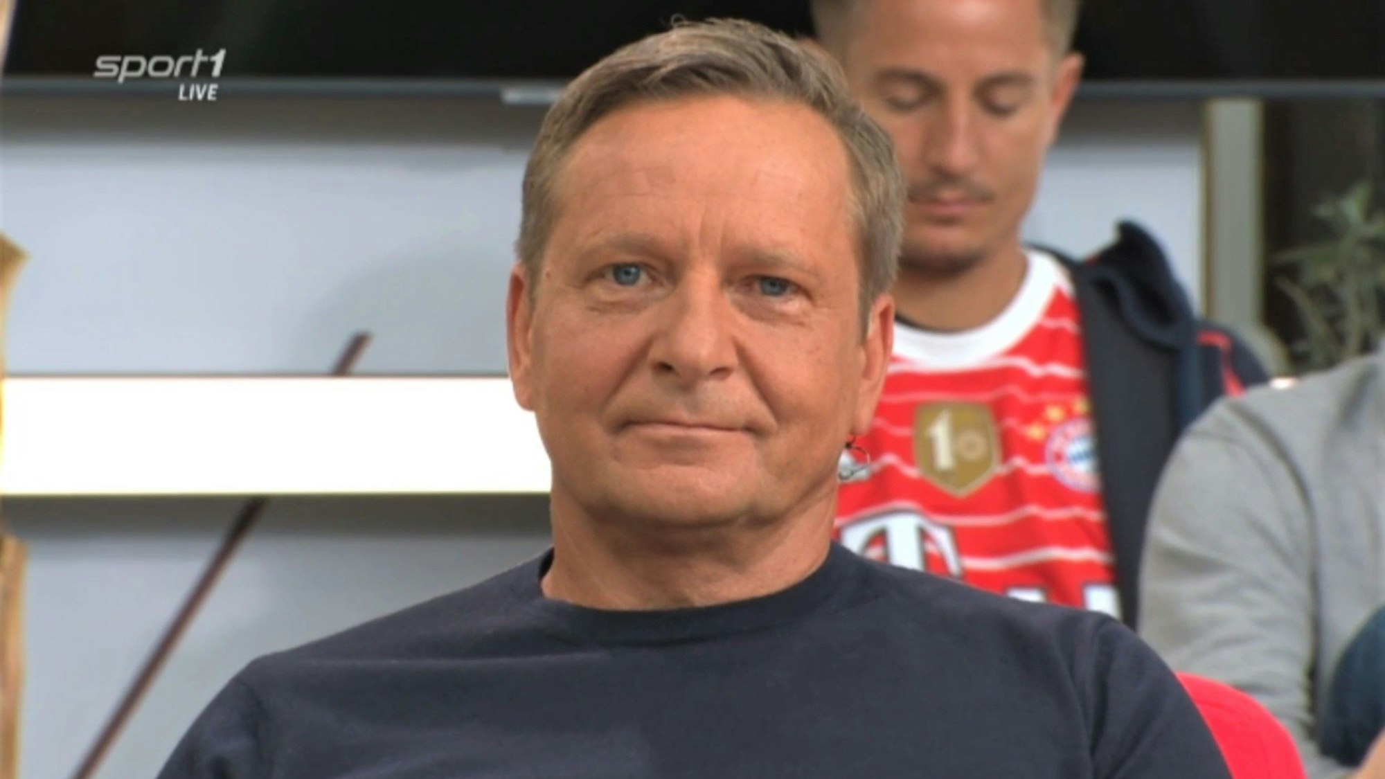 Horst Heldt sitzt im Doppelpass bei Sport1 und spricht über die Lage bei Borussia Dortmund.