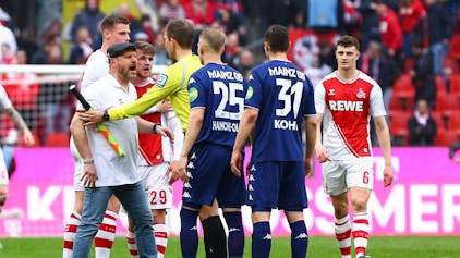 FC-Cheftrainer Steffen Baumgart ist nach dem Spiel gegen Mainz wütend.
