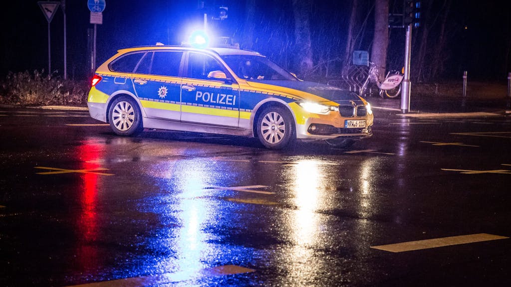 Die Polizei bei einem Einsatz in Köln