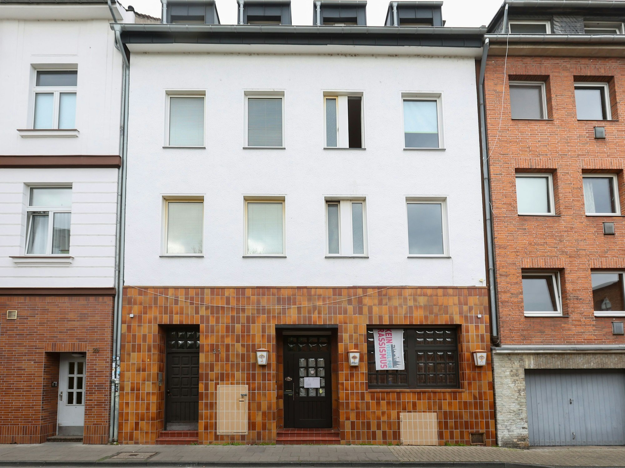 Das Haus Wallstraße 31 steht in einer Häuserreihe.
