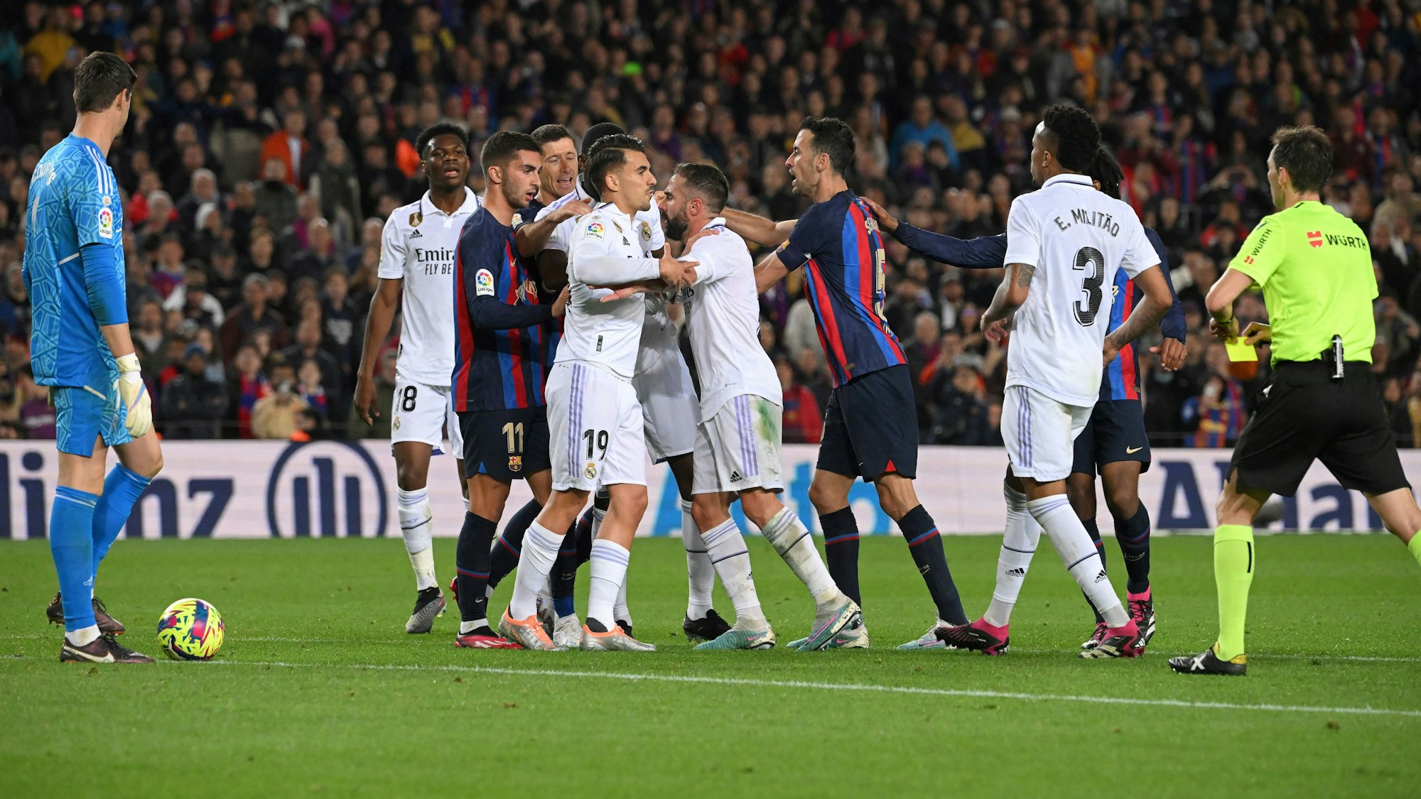 Rudelbildung im Spiel zwischen dem FC Barcelona und Real Madrid.
