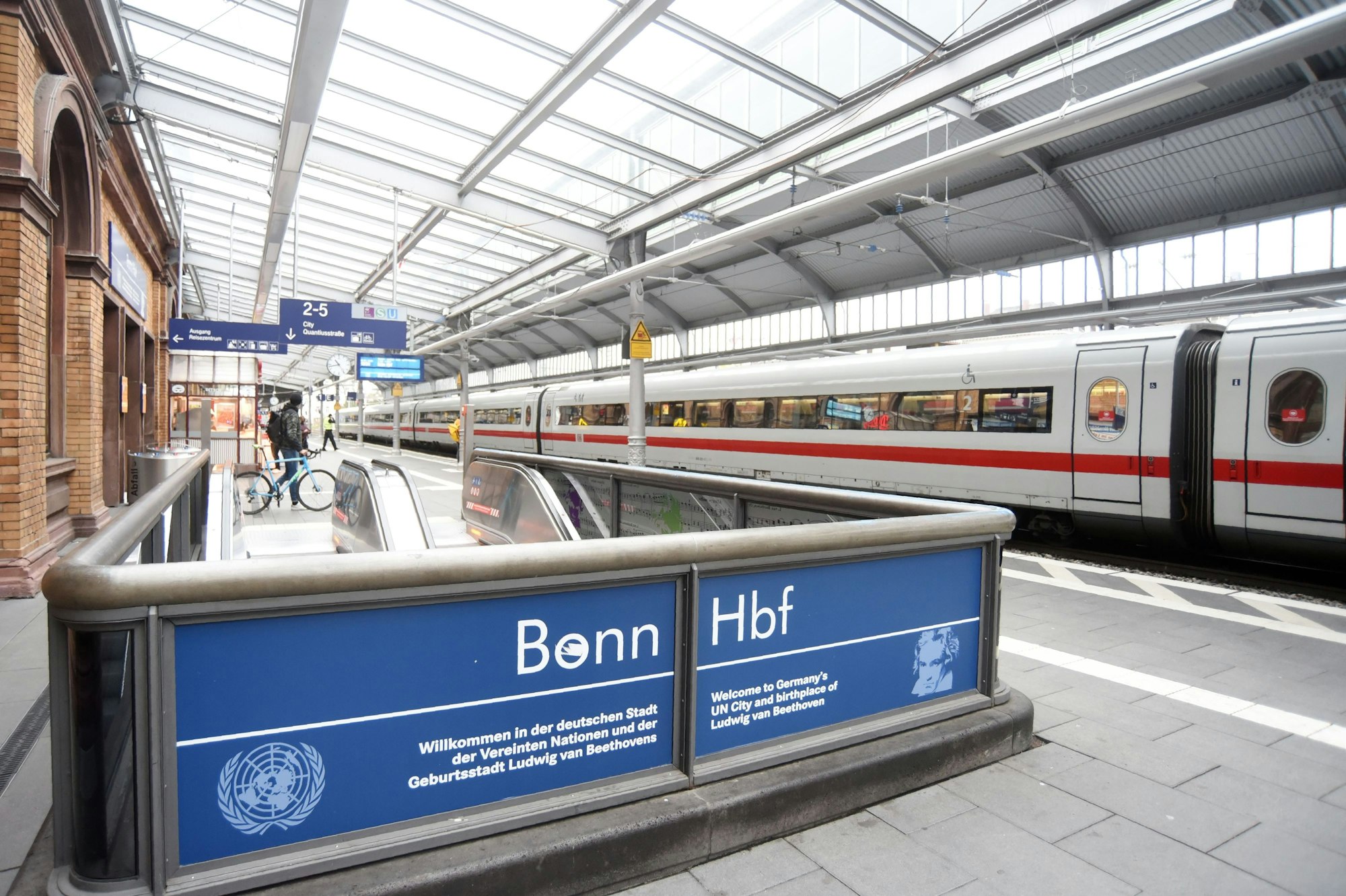 14.12.2021 Bonn.
Fotos aus Bonn und Bonn Bad Godesberg.
Bonn Hauptbahnhof.