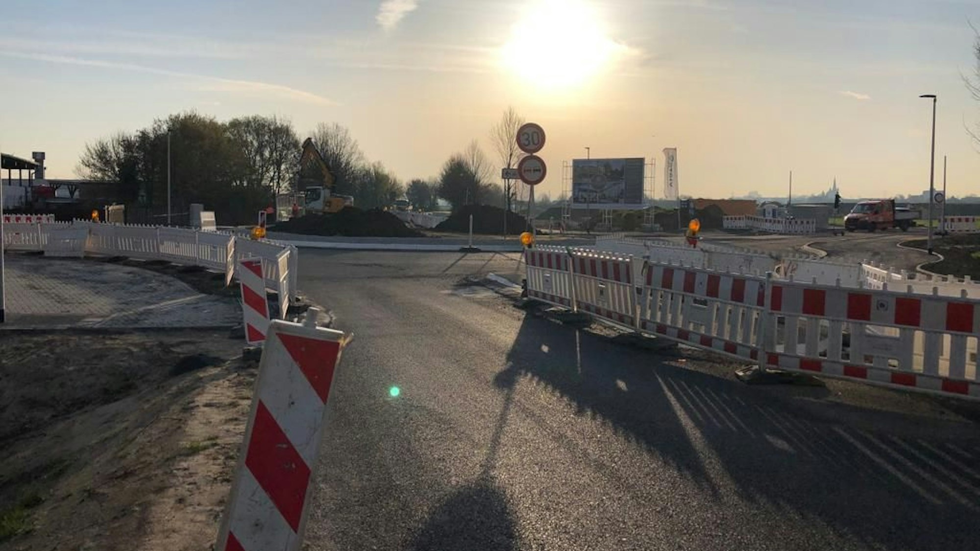 Baustelle rund um den neuen Kreisverkehr in Bergheim-Glessen