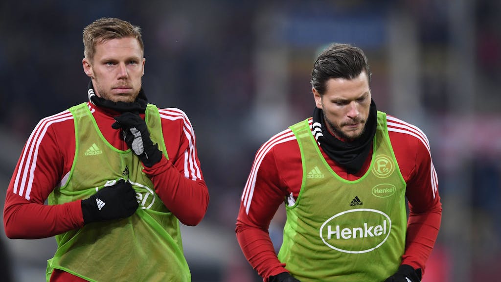 Rouwen Hennings (l.) und Daniel Ginczek wärmen sich vor dem Spiel gegen den 1. FC Magdeburg auf.