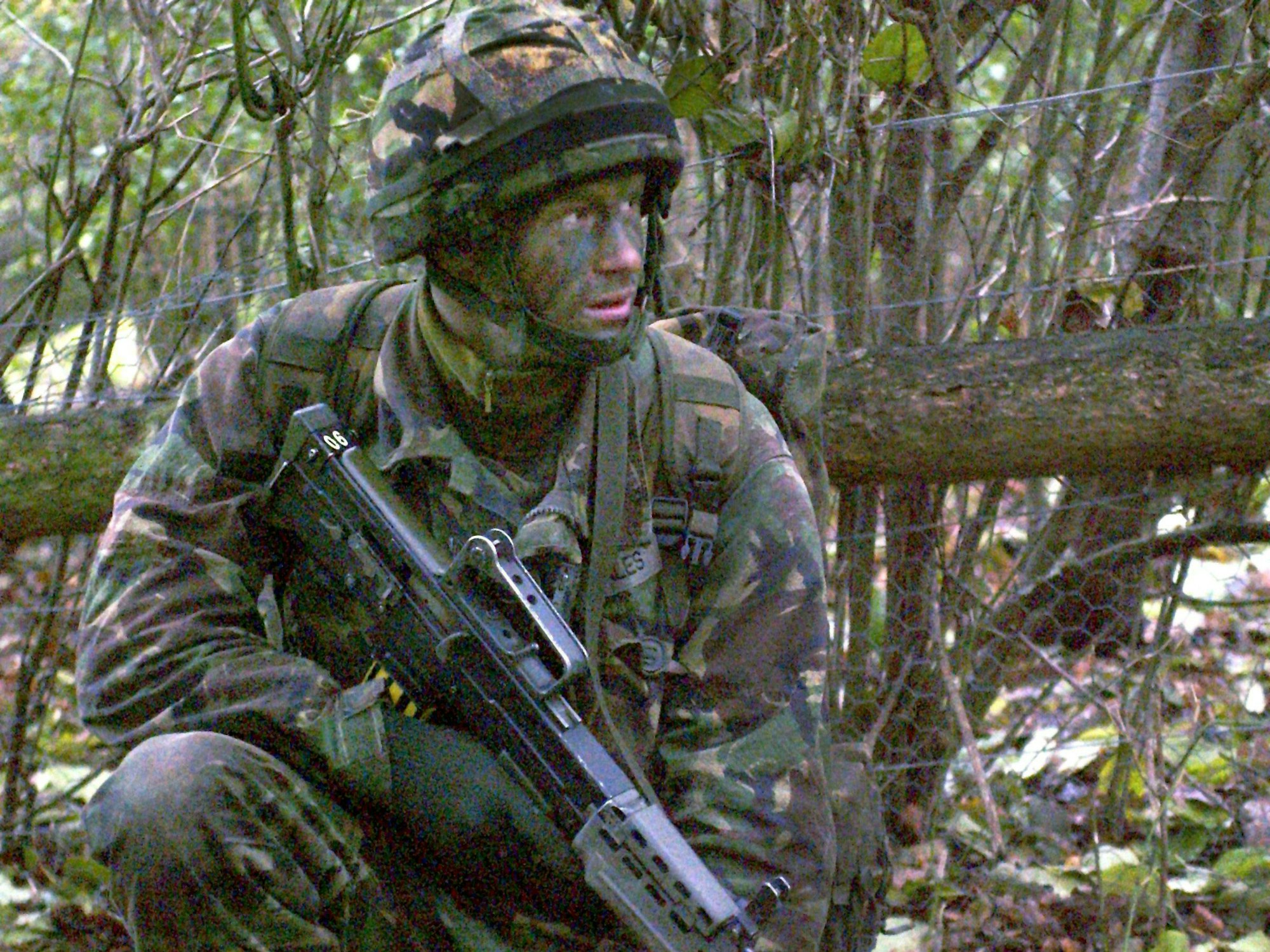 Prinz Harry in militärischem Tarn-Outfit 2005.