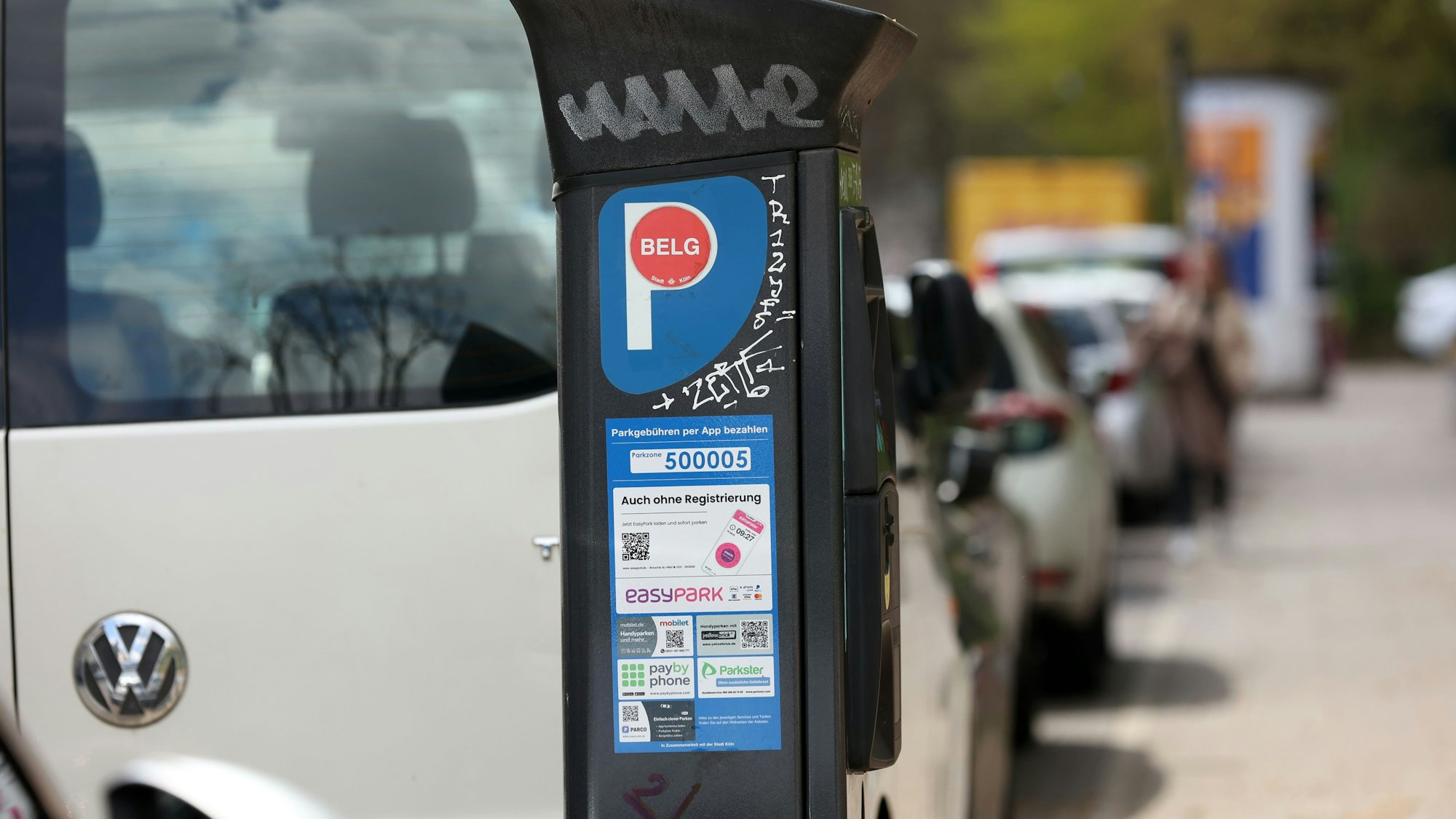 Ein Parkautomat im Belgischen Viertel – das Anwohnerparken in Köln soll wesentlich teurer werden.