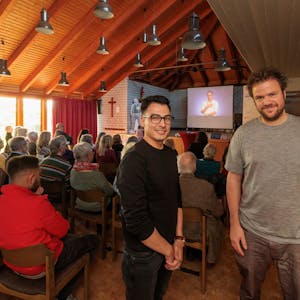 Niklas von Wurmb-Seibel und Azim Fakhri bei dem Film- und Diskussionsabend in Waldbröl.