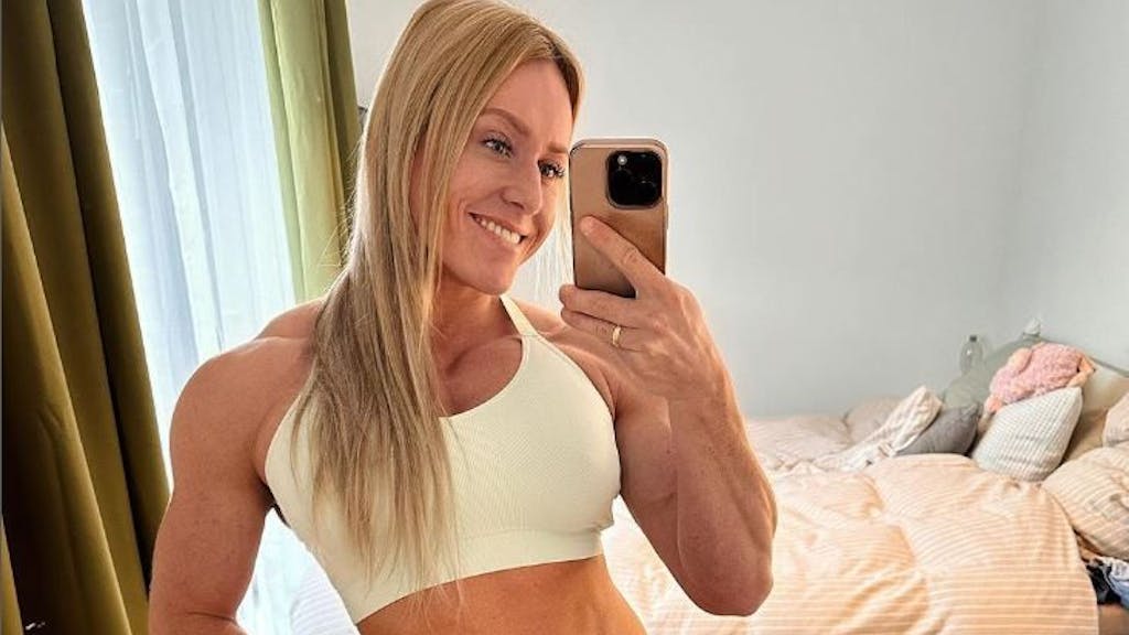 Denise Herber zeigt ihre Muskeln auch bei Instagram.