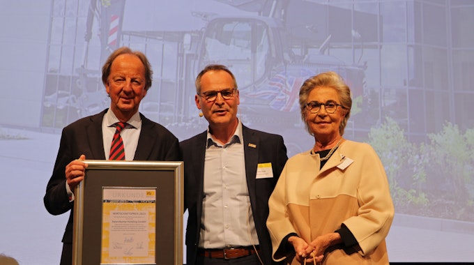(V.l.): Hans-Ewald Schneider, Frank Zander und Barbara Schneider