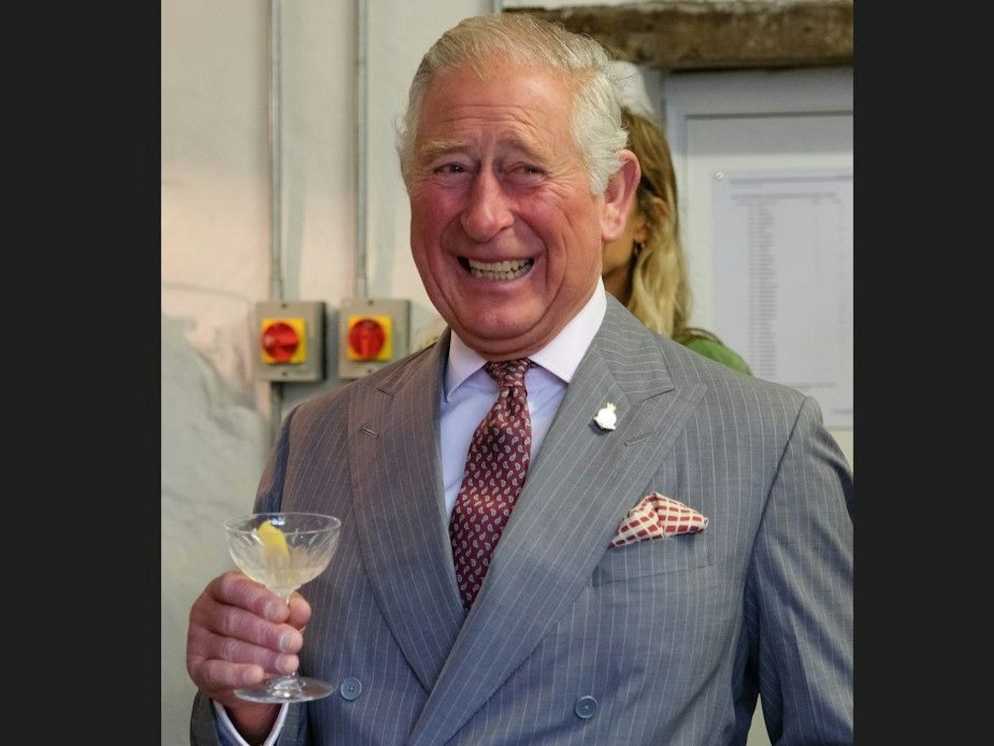 König Charles III. trinkt 2018 in Schottland Martini mit Gin.