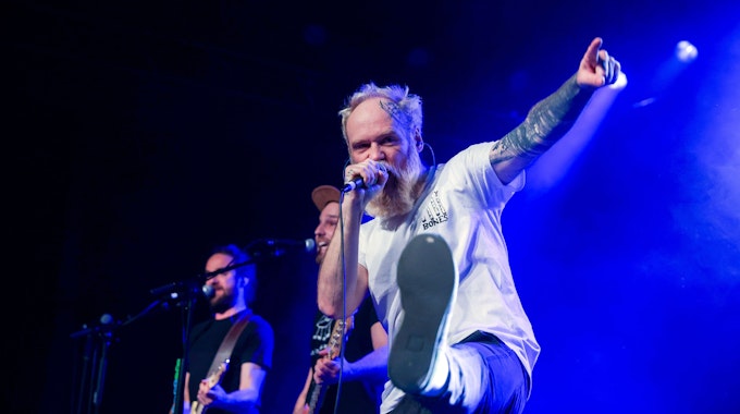 20.04.2023, Köln: Konzert der Punkrockband Team Scheiße in der Kantine in Köln.

Foto: Michael Bause



